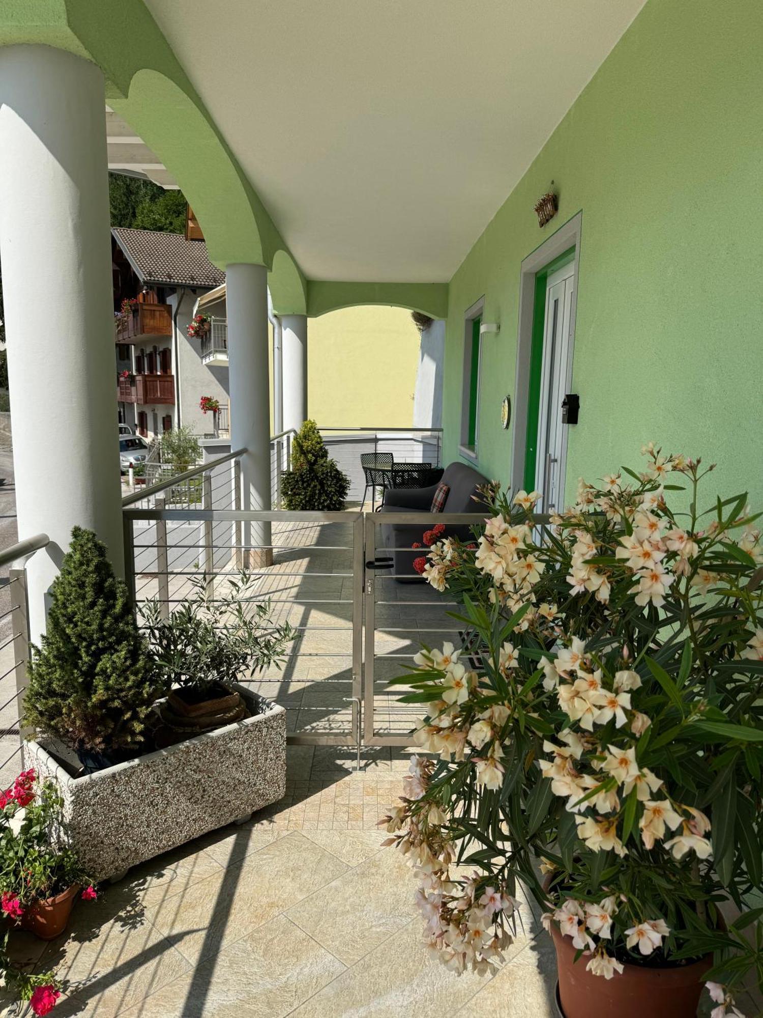 Villa Zoe - Suite Con Sauna Margone  Exterior foto